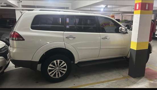 MITSUBISHI-PAJERO-2017