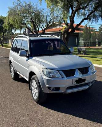 MITSUBISHI-PAJERO TR4-2012