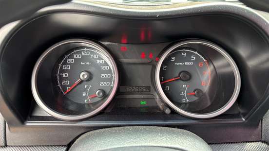 MITSUBISHI-PAJERO TR4-2012