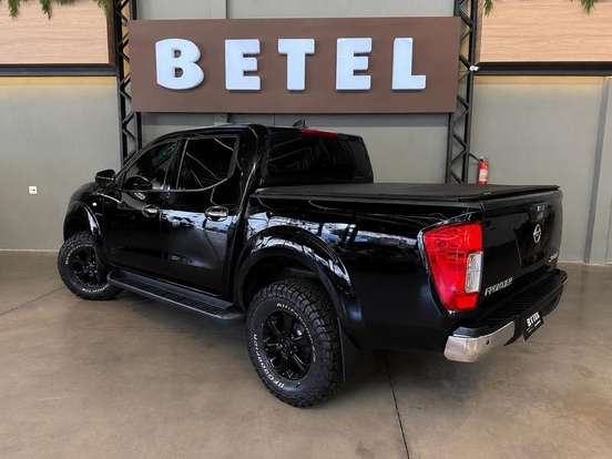 NISSAN-FRONTIER-2017