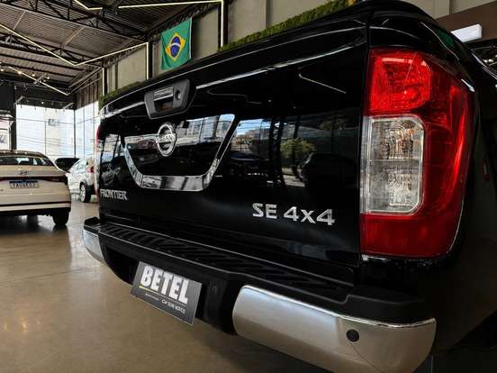 NISSAN-FRONTIER-2017