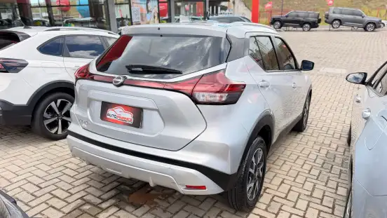 NISSAN-KICKS-2023