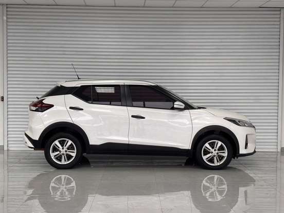 NISSAN-KICKS-2023