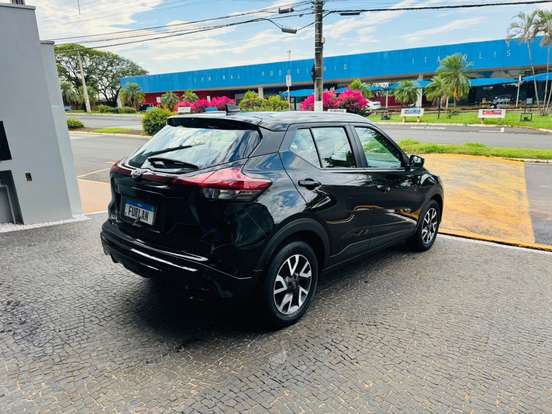 NISSAN-KICKS-2023