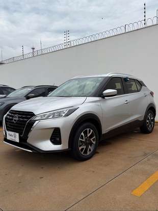 NISSAN-KICKS-2023