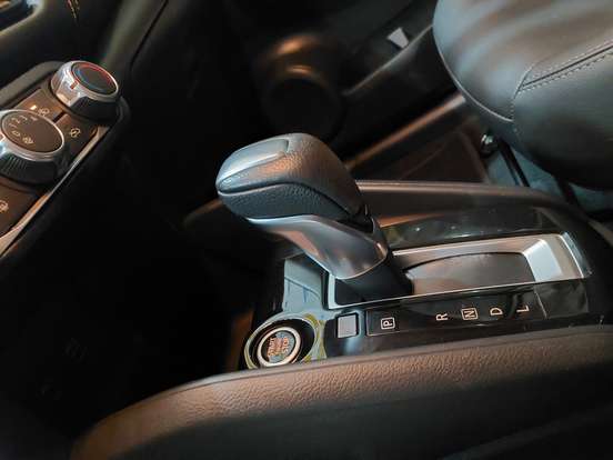 NISSAN-KICKS PLAY-2025