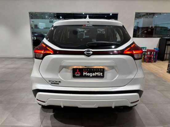NISSAN-KICKS PLAY-2025
