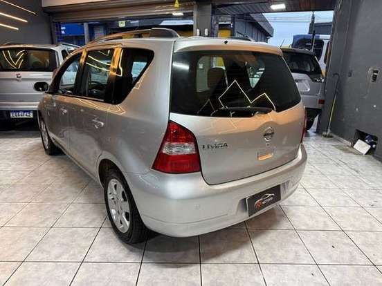 NISSAN-LIVINA-2011