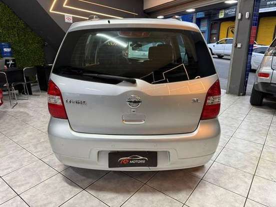 NISSAN-LIVINA-2011