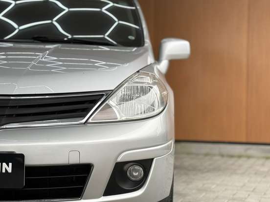 NISSAN-TIIDA-2010