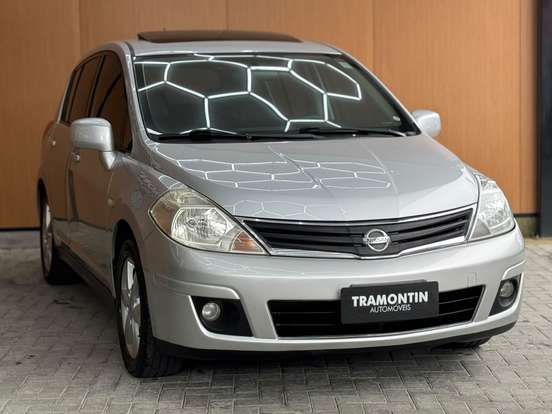 NISSAN-TIIDA-2010