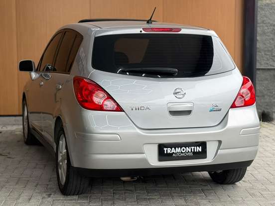 NISSAN-TIIDA-2010