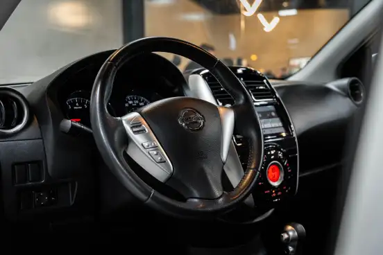 NISSAN-VERSA-2019