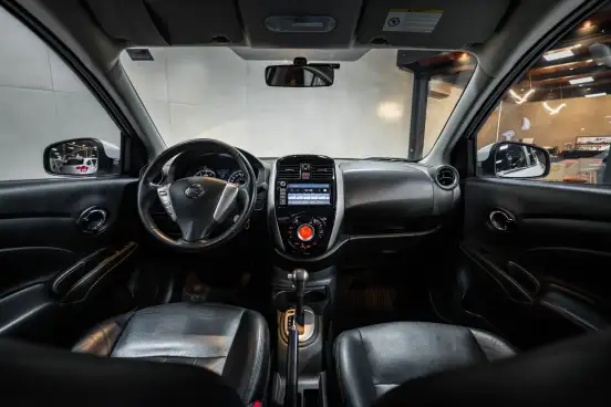 NISSAN-VERSA-2019