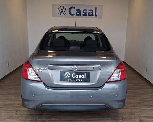 NISSAN-VERSA-2020