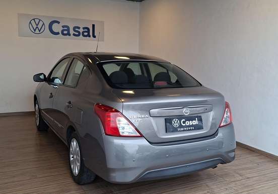 NISSAN-VERSA-2020