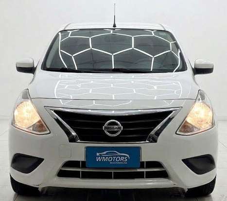 NISSAN-VERSA-2020