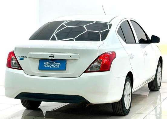 NISSAN-VERSA-2020