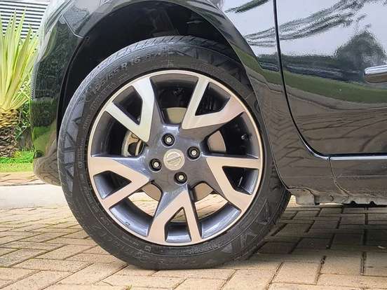 NISSAN-VERSA-2016