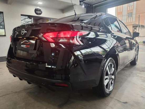 NISSAN-VERSA-2021