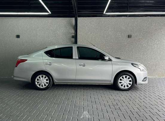 NISSAN-VERSA-2017