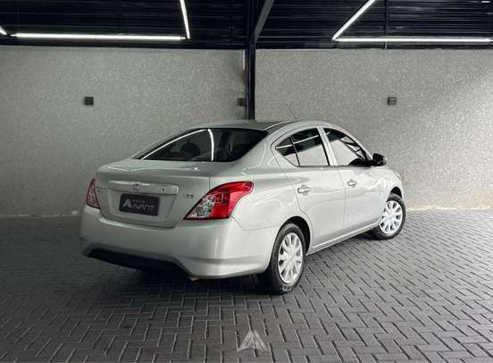 NISSAN-VERSA-2017
