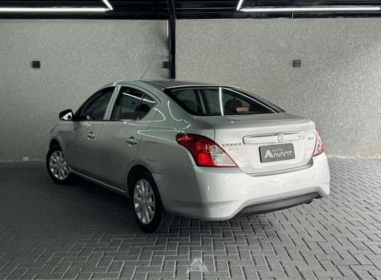 NISSAN-VERSA-2017