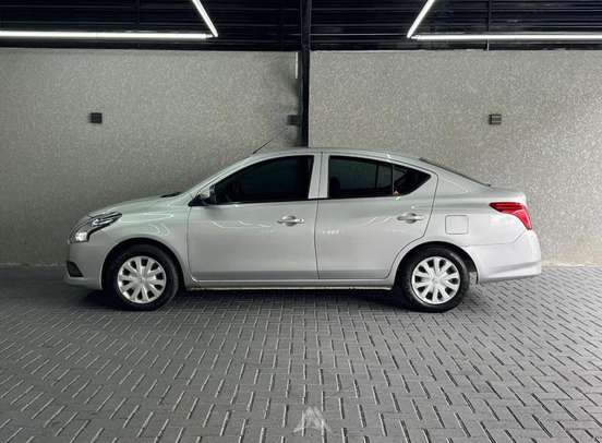 NISSAN-VERSA-2017