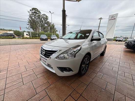 NISSAN-VERSA-2019