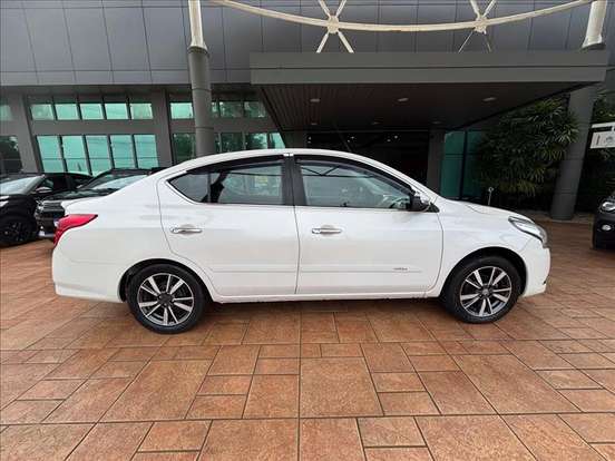NISSAN-VERSA-2019
