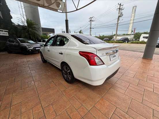 NISSAN-VERSA-2019