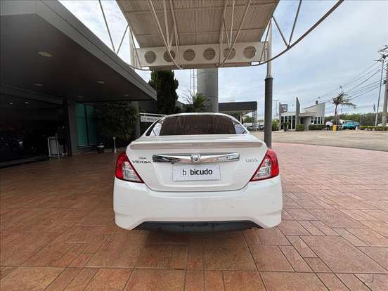 NISSAN-VERSA-2019