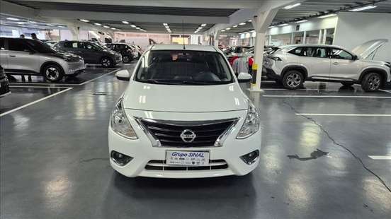 NISSAN-VERSA-2020