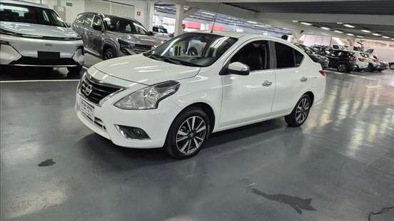 NISSAN-VERSA-2020