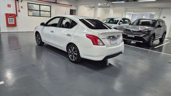 NISSAN-VERSA-2020