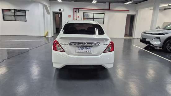 NISSAN-VERSA-2020