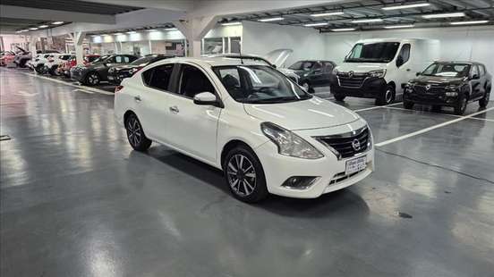 NISSAN-VERSA-2020
