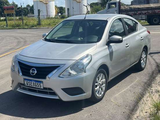 NISSAN-VERSA-2019