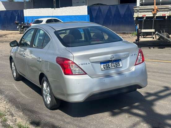 NISSAN-VERSA-2019