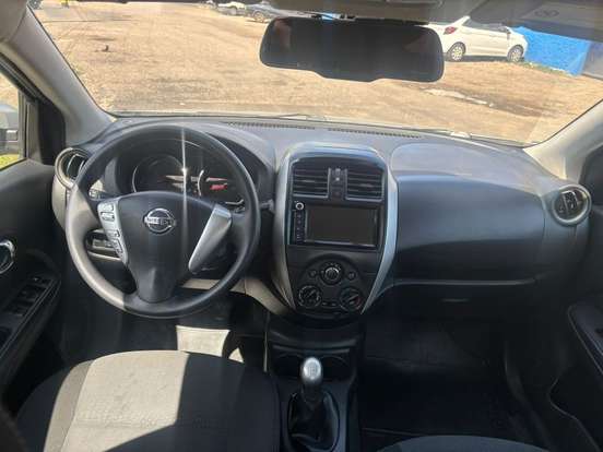 NISSAN-VERSA-2019