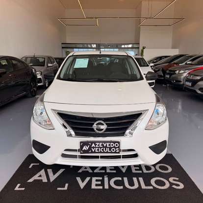 NISSAN-VERSA-2021