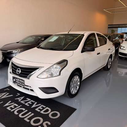 NISSAN-VERSA-2021