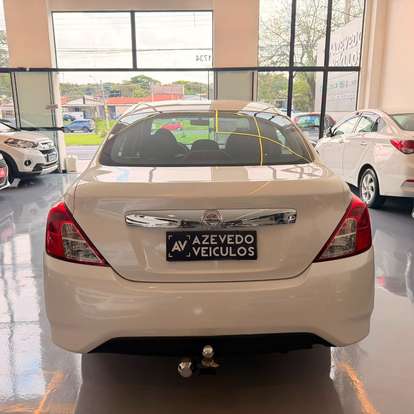 NISSAN-VERSA-2021