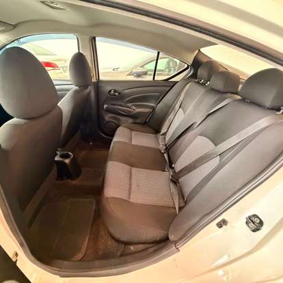 NISSAN-VERSA-2021