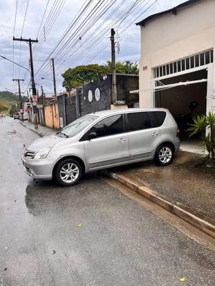 NISSAN-LIVINA-2013