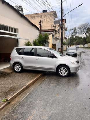 NISSAN-LIVINA-2013