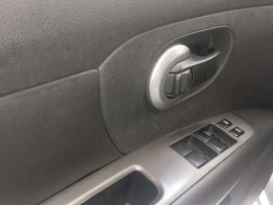 NISSAN-LIVINA-1.8 SL 16V FLEX 4P AUTOMÁTICO NISSAN-LIVINA-2012