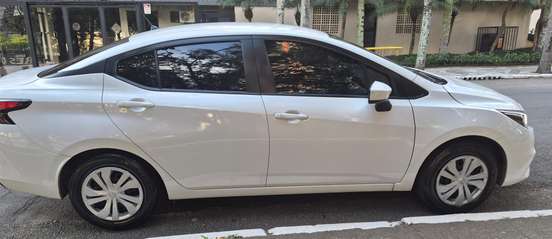 NISSAN-VERSA-2021