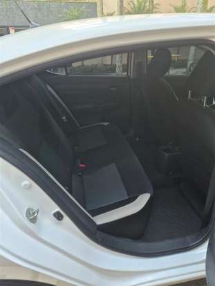 NISSAN-VERSA-2021
