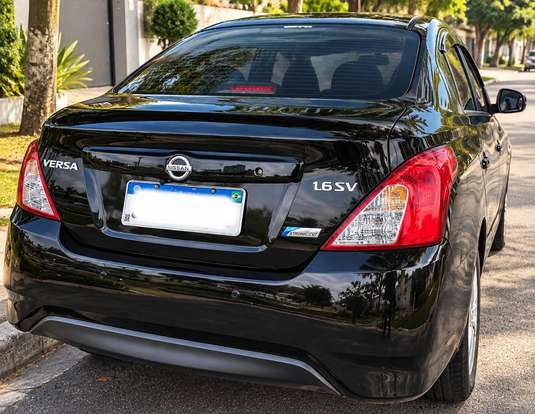 NISSAN-VERSA-2017